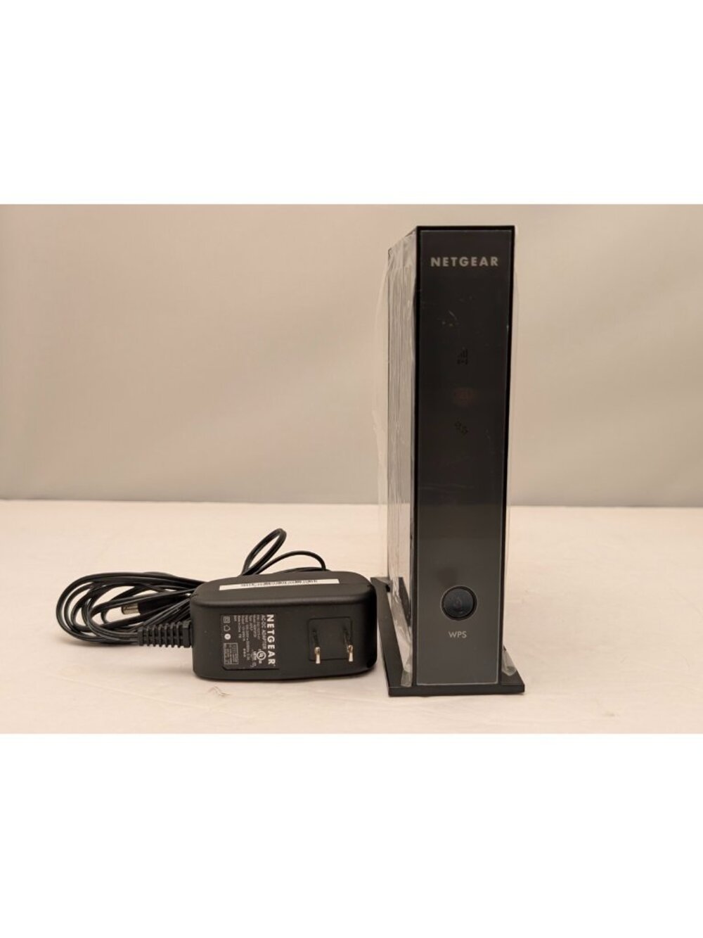 NETGEAR Universal WiFi Range Extender | 4-port WiFi Adapter | WN2000RPTv2 | USED